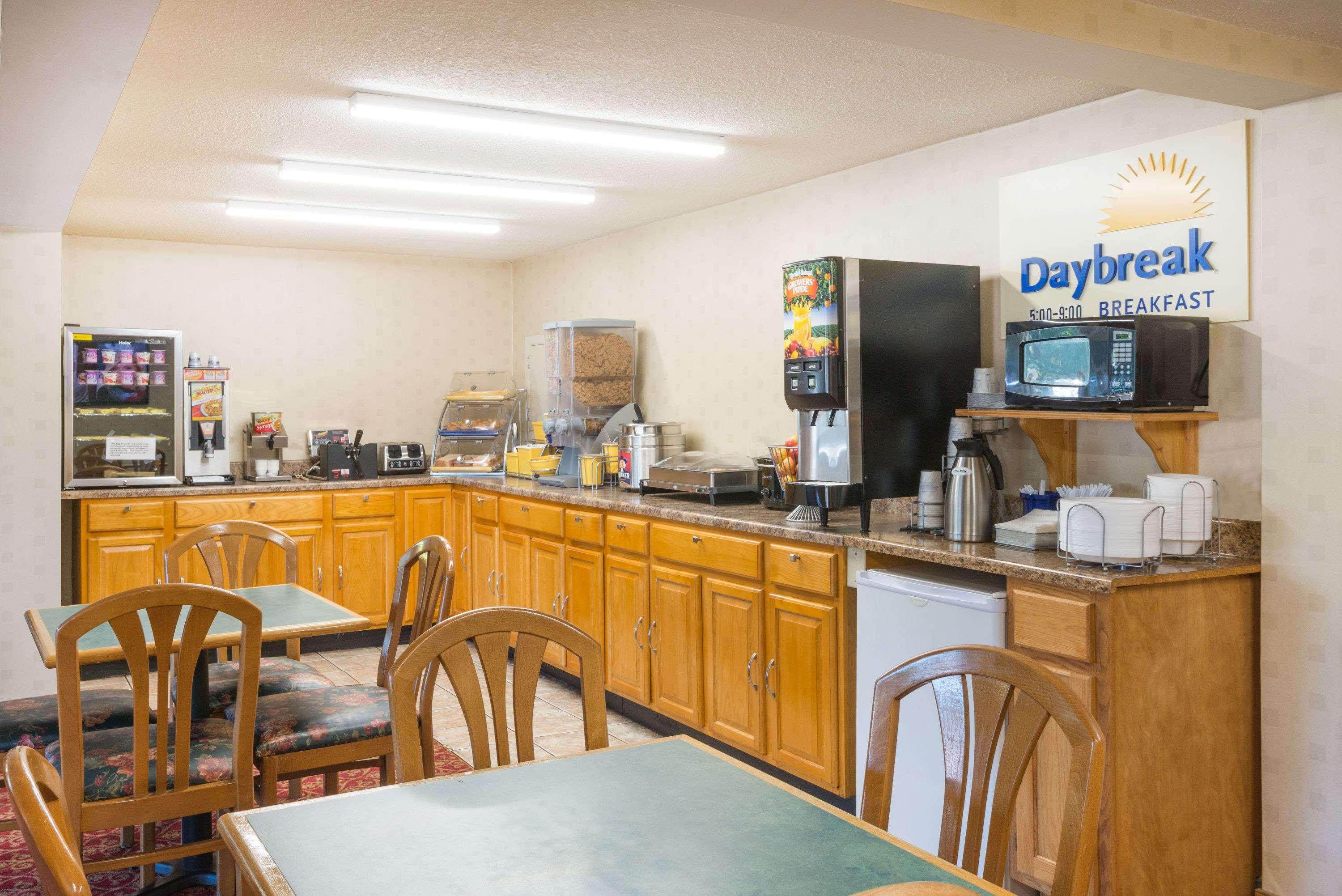 Days Inn By Wyndham Paintsville Exterior photo