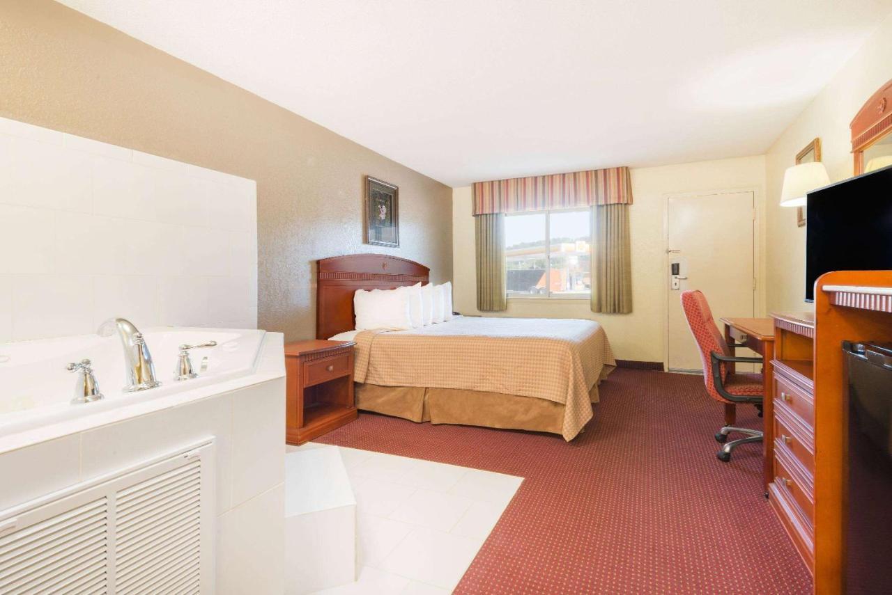Days Inn By Wyndham Paintsville Exterior photo